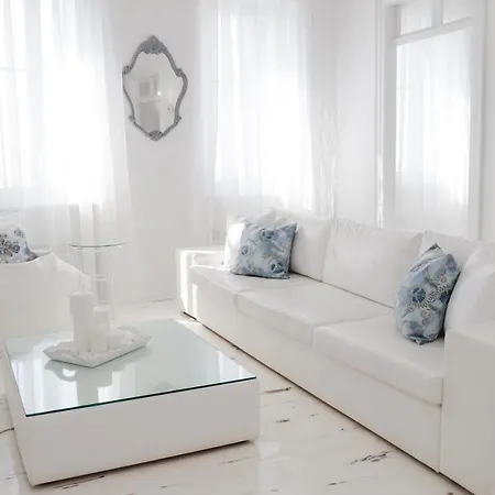 Elegant White In The Heart Of Ioulida On The Island Of Kea Ioulis