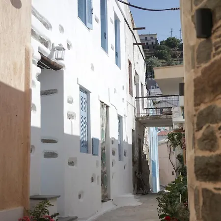 Elegant White In The Heart Of Ioulida On The Island Of Kea *