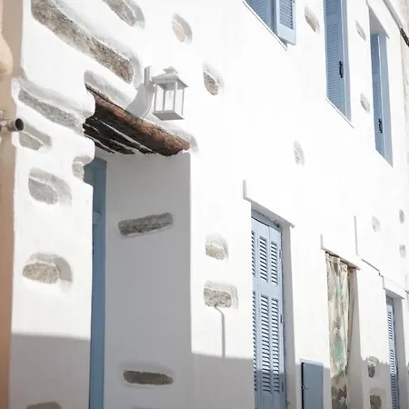 Elegant White In The Heart Of Ioulida On The Island Of Kea * Ioulis